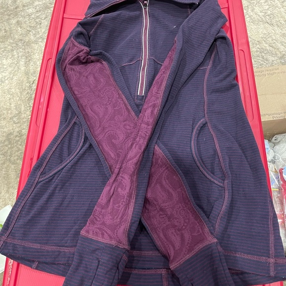 lululemon 4-6 Purple Women's Jacket. Pockets , zipper in back.Xmas gift 🎁 - Picture 6 of 10